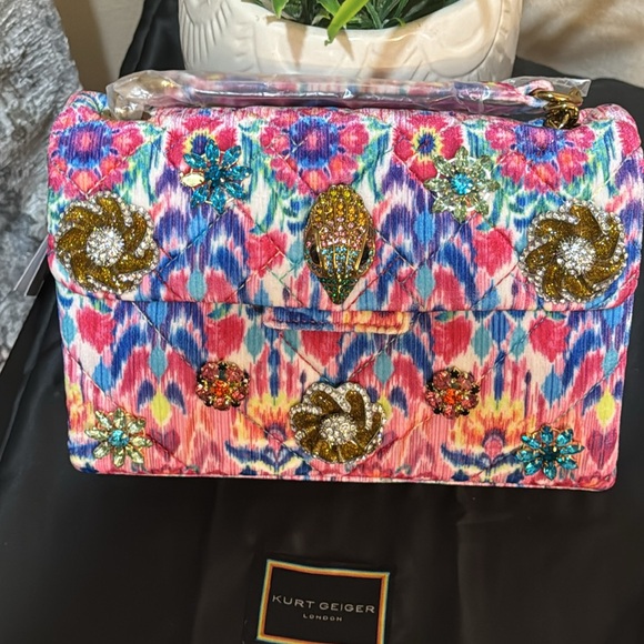 Kurt Geiger London Medium Kensington Shoulder Bag
Kurt Geiger London - Picture 9 of 17
